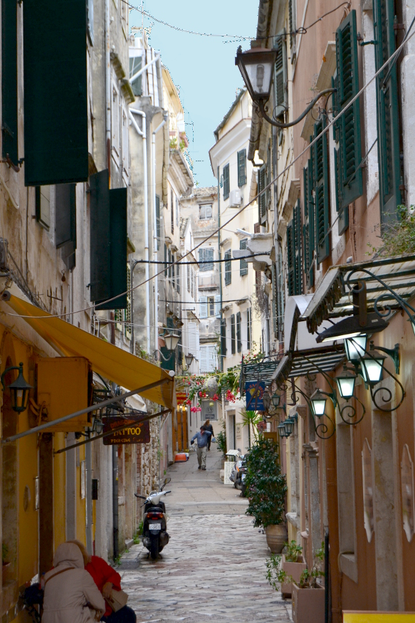 enge Gasse in der Altstadt Korfus